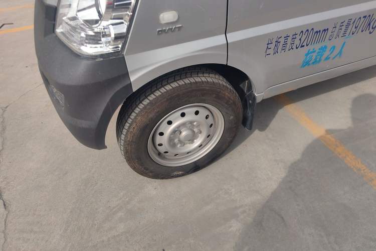 Used Wuling Rongguang Small Truck 2023 1.5L Single-Row LAR Left Front Wheel Hub