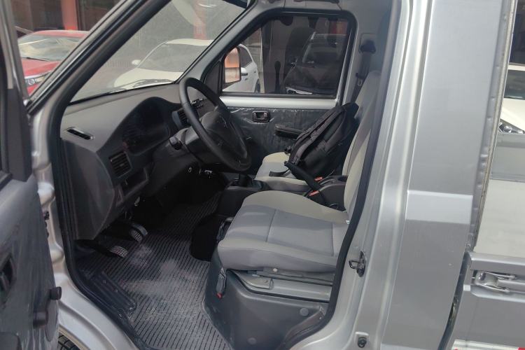 Used Wuling Rongguang Small Truck 2023 1.5L Single-Row LAR Left Rear Seat