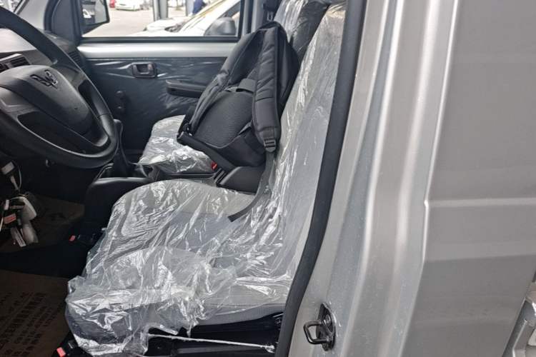 Used Wuling Rongguang Small Truck 2023 1.5L Single-Row LAR Left Rear Seat
