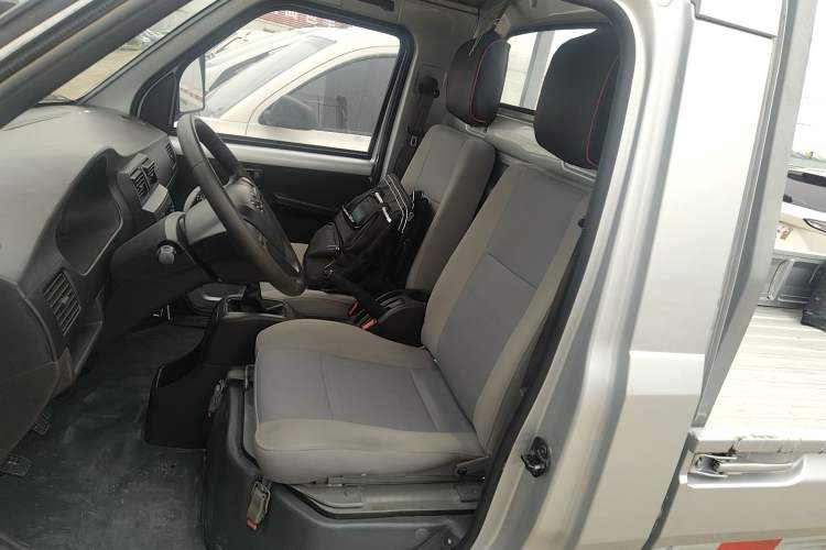 Used Wuling Rongguang Small Truck 2023 1.5L Single-Row LAR Left Rear Seat