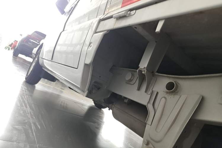 Used Wuling Rongguang Small Truck 2023 1.5L Double-Cab Extended-Length LAR Left Side Sill