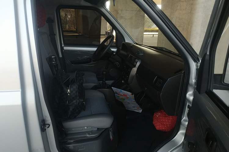 Used Wuling Rongguang Small Truck 2023 1.5L Single-Row LAR Right Front Seat