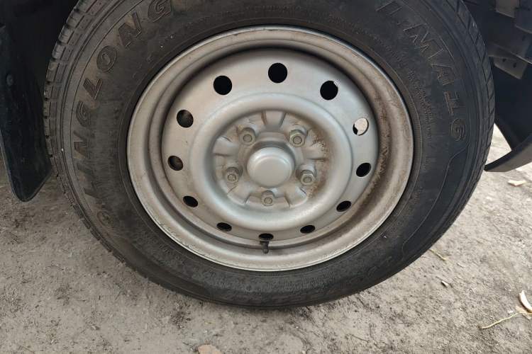 Used Wuling Rongguang Small Truck 2023 1.5L Single-Row LAR Right Front Wheel Hub