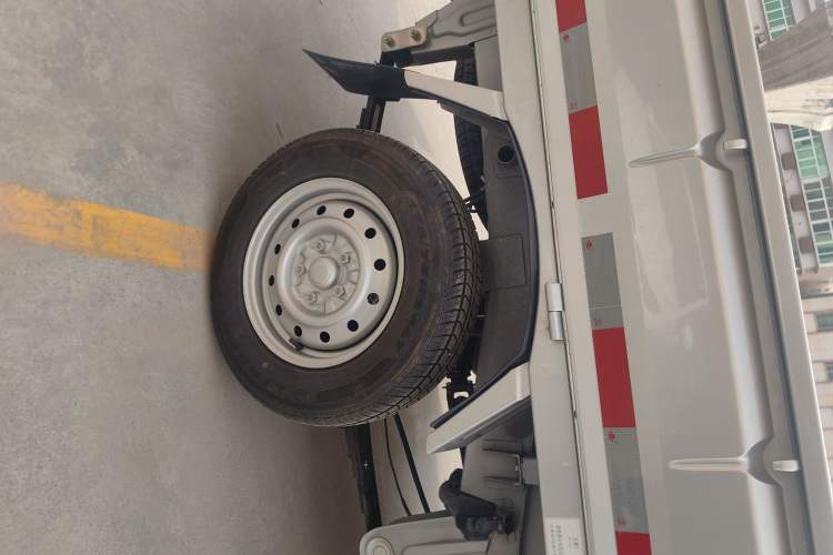 Used Wuling Rongguang Small Truck 2023 1.5L Single-Row LAR Right Rear Wheel Hub