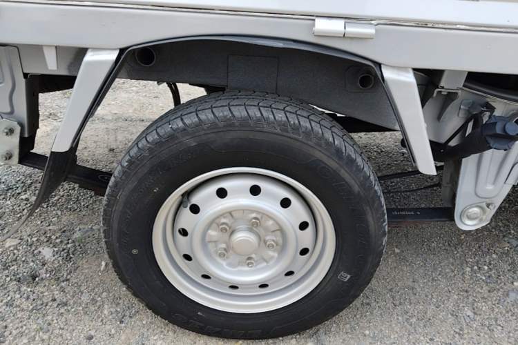 Used Wuling Rongguang Small Truck 2023 1.5L Double-Cab Extended-Length LAR Right Rear Wheel Hub