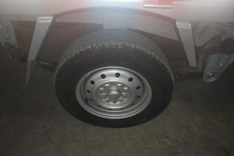 Used Wuling Rongguang Small Truck 2023 1.5L Double-Cab LAR Right Rear Wheel Hub