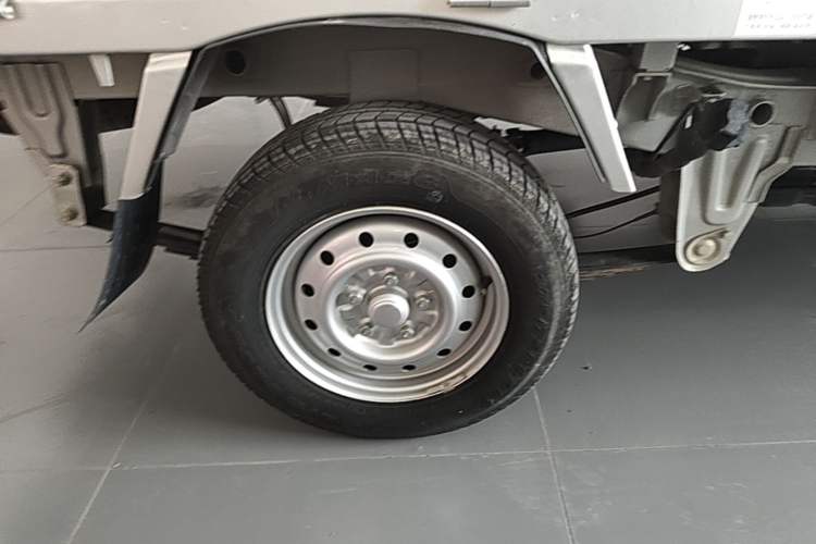 Used Wuling Rongguang Small Truck 2023 1.5L Double-Cab Extended-Length LAR Right Rear Wheel Hub