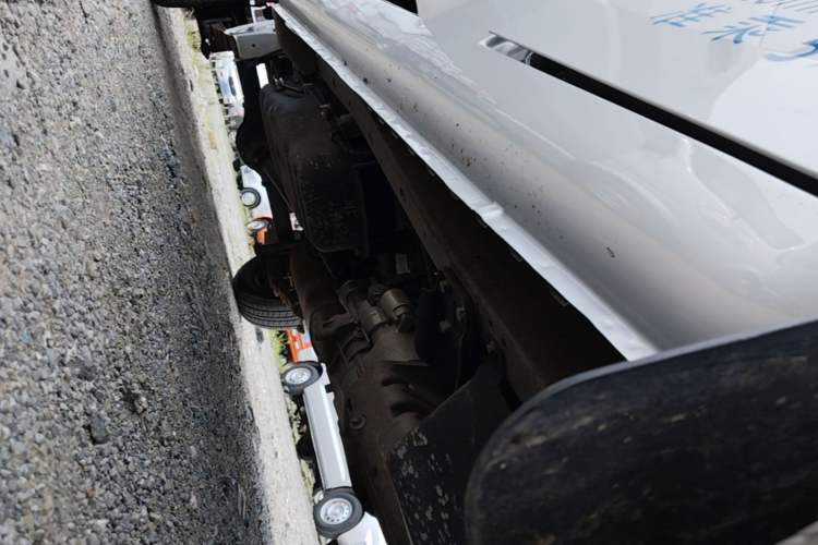 Used Wuling Rongguang Small Truck 2023 1.5L Double-Cab Extended-Length LAR Right Side Sill