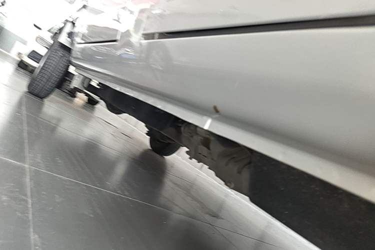Used Wuling Rongguang Small Truck 2023 1.5L Double-Cab Extended-Length LAR Right Side Sill
