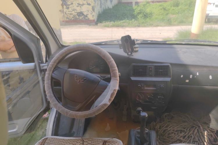Used Wuling Rongguang Small Truck 2023 1.5L Single-Row LAR Steering Wheel