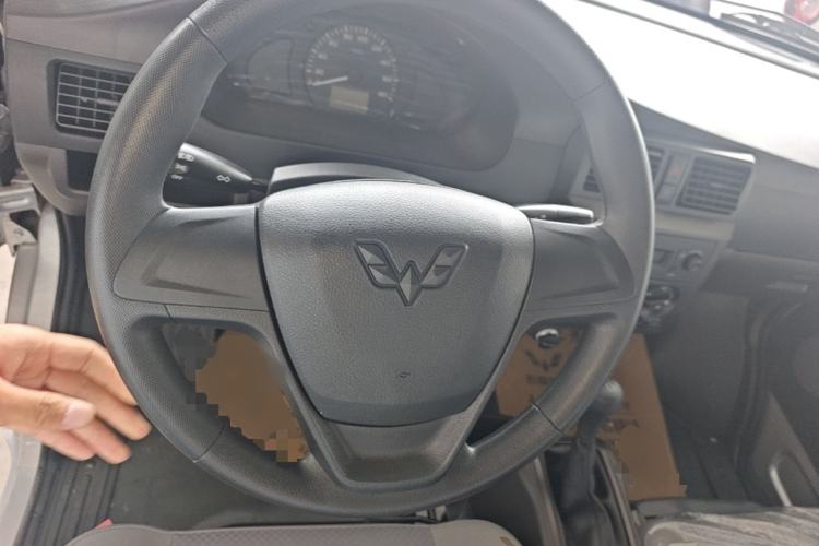 Used Wuling Rongguang Small Truck 2023 1.5L Single-Row LAR Steering Wheel