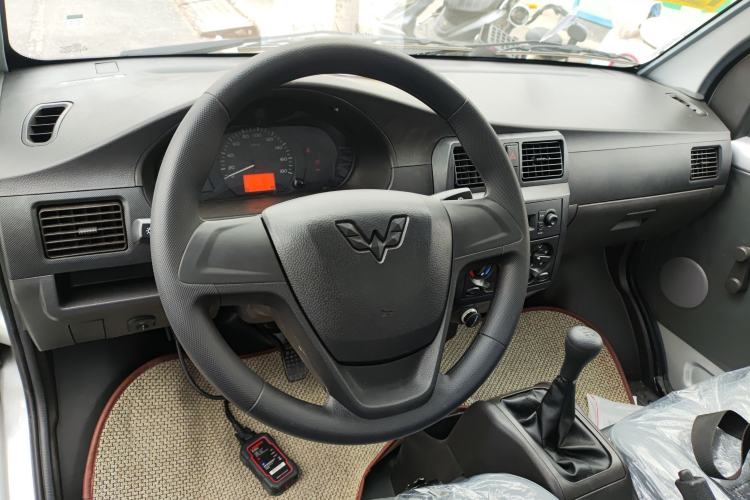 Used Wuling Rongguang Small Truck 2023 1.5L Single-Row LAR Steering Wheel