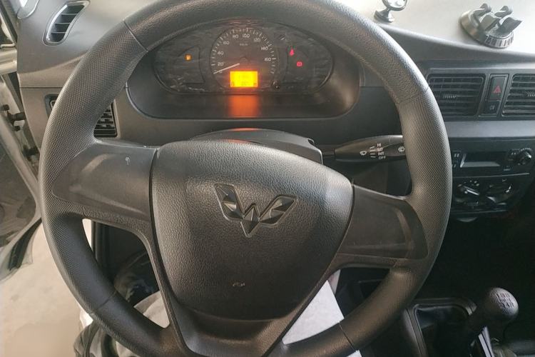 Used Wuling Rongguang Small Truck 2023 1.5L Single-Row LAR Steering Wheel