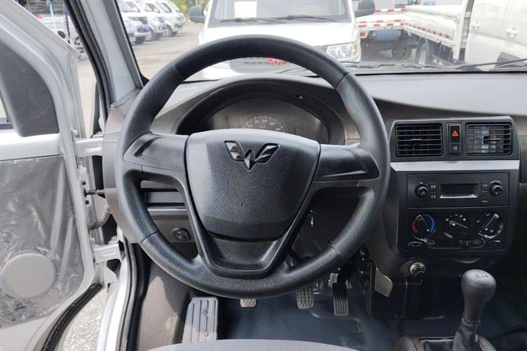 Used Wuling Rongguang Small Truck 2023 1.5L Double-Cab Extended-Length LAR Steering Wheel