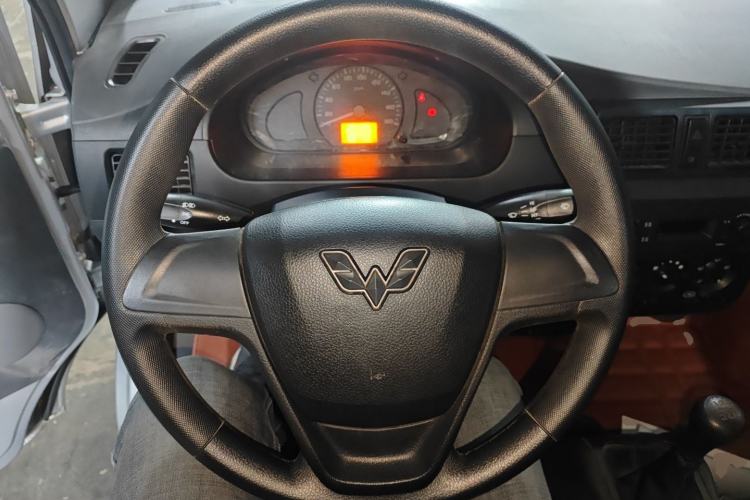 Used Wuling Rongguang Small Truck 2023 1.5L Single-Row LAR Steering Wheel