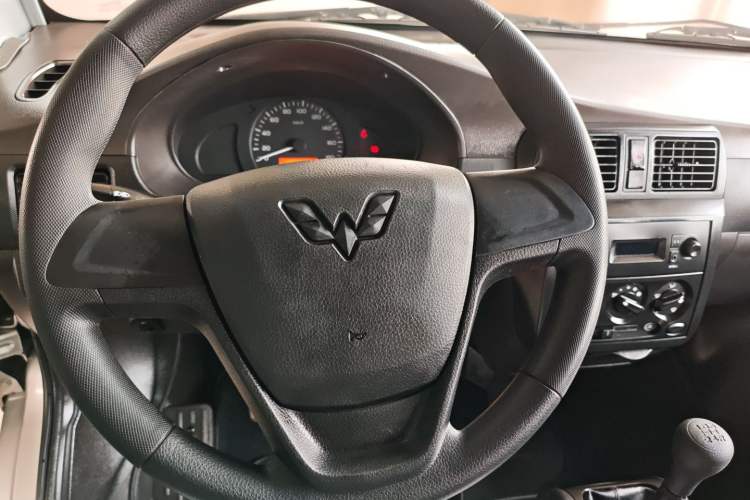 Used Wuling Rongguang Small Truck 2023 1.5L Double-Cab LAR Steering Wheel
