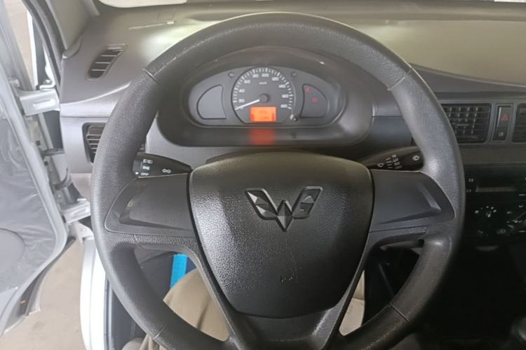 Used Wuling Rongguang Small Truck 2023 1.5L Single-Row LAR Steering Wheel