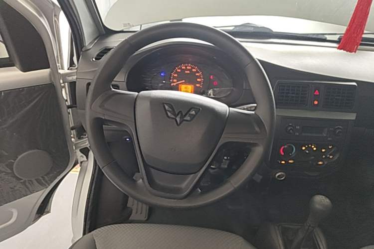 Used Wuling Rongguang Small Truck 2023 1.5L Double-Cab Extended-Length LAR Steering Wheel