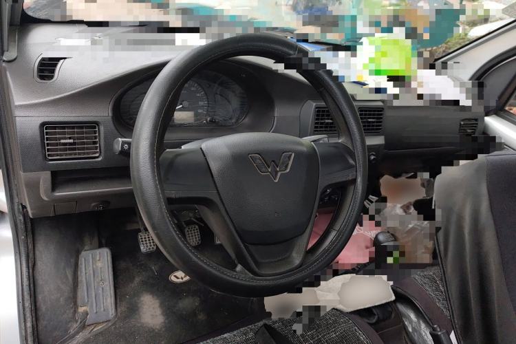 Used Wuling Rongguang Small Truck 2023 1.5L Single-Row LAR Steering Wheel