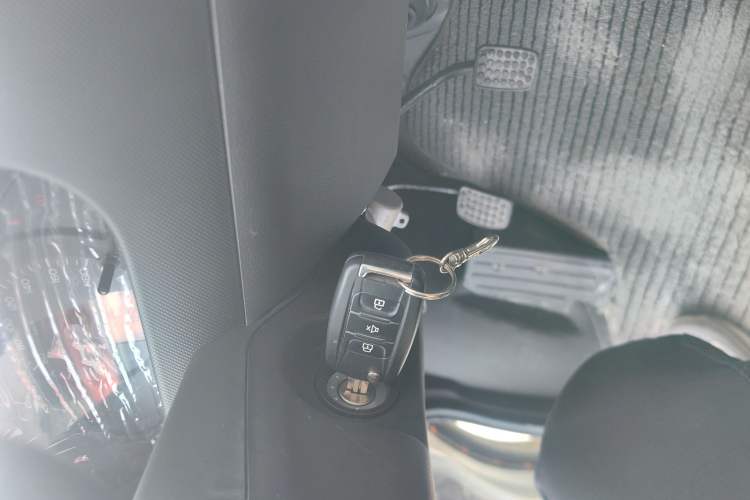Used Wuling Rongguang Small Truck 2023 1.5L Single-Row LAR Vehicle Key