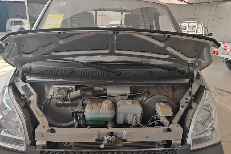 Used Wuling Rongguang Small Truck 2023 1.5L Single-Row Extended LAR Engine Bay