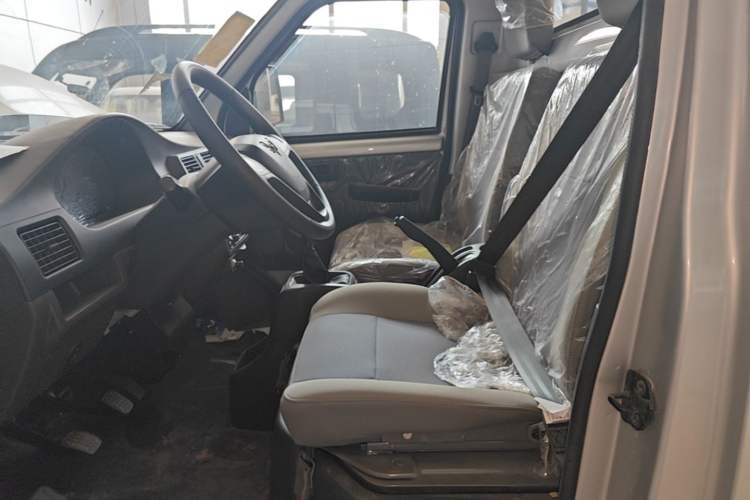 Used Wuling Rongguang Small Truck 2023 1.5L Single-Row Extended LAR Left Rear Seat