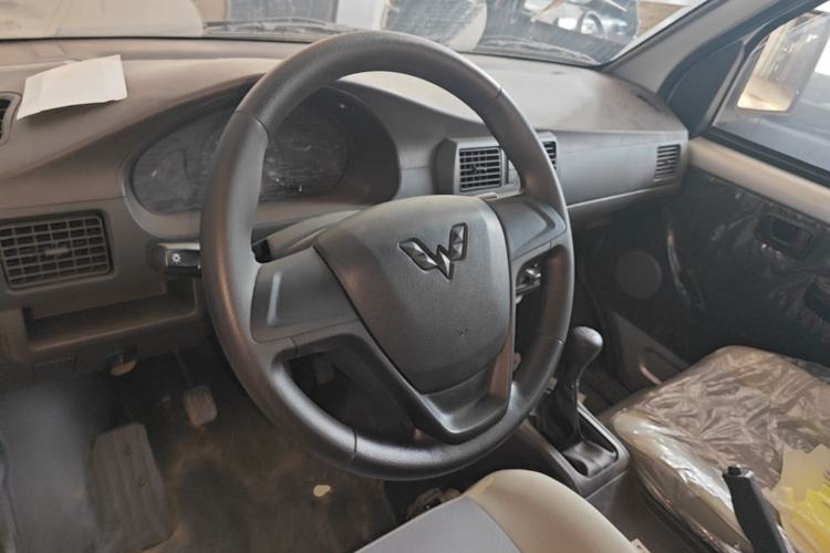 Used Wuling Rongguang Small Truck 2023 1.5L Single-Row Extended LAR Steering Wheel