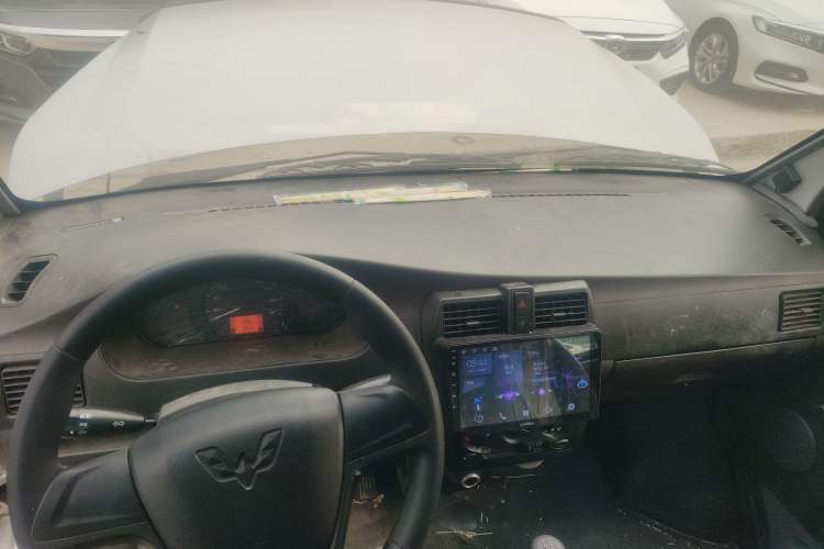 Used Wuling Rongguang Small Truck 2024 1.5L Double-Cab Extra-Long LAR Center Console