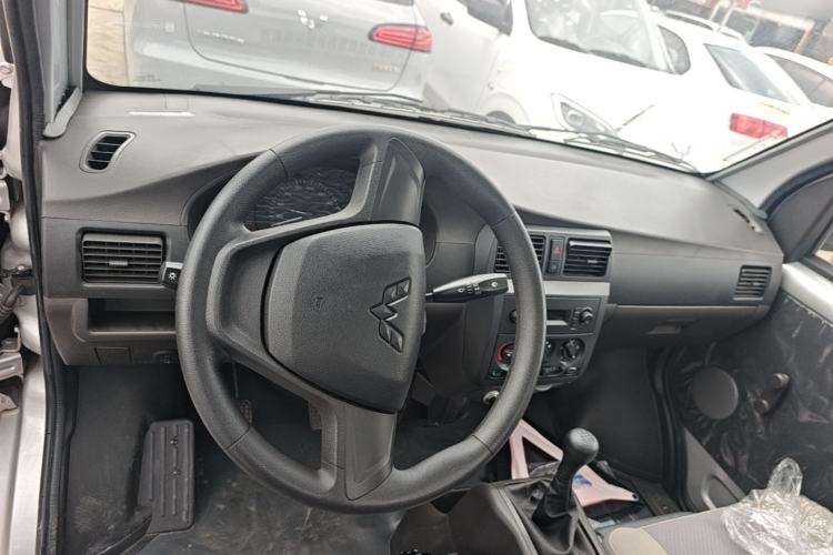 Used Wuling Rongguang Small Truck 2024 1.5L Single-Row Extra-Long LAR Center Console