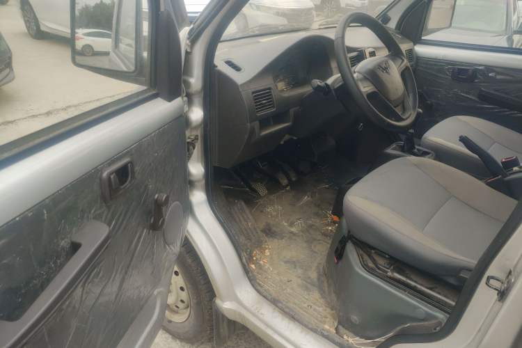 Used Wuling Rongguang Small Truck 2024 1.5L Double-Cab Extra-Long LAR Driver Seat