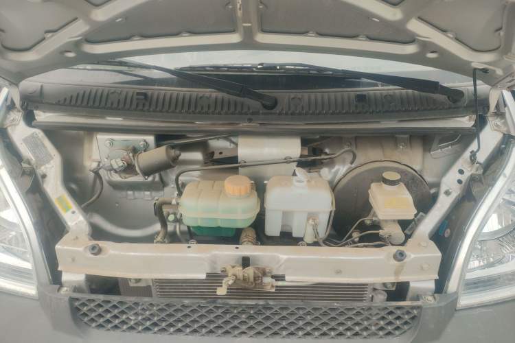 Used Wuling Rongguang Small Truck 2024 1.5L Double-Cab Extra-Long LAR Engine Bay