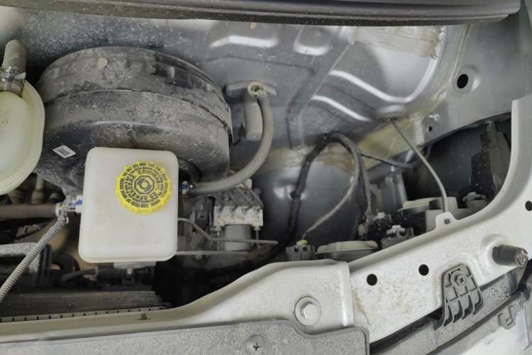 Used Wuling Rongguang Small Truck 2024 1.5L Double-Cab Extra-Long LAR Engine Bay Left