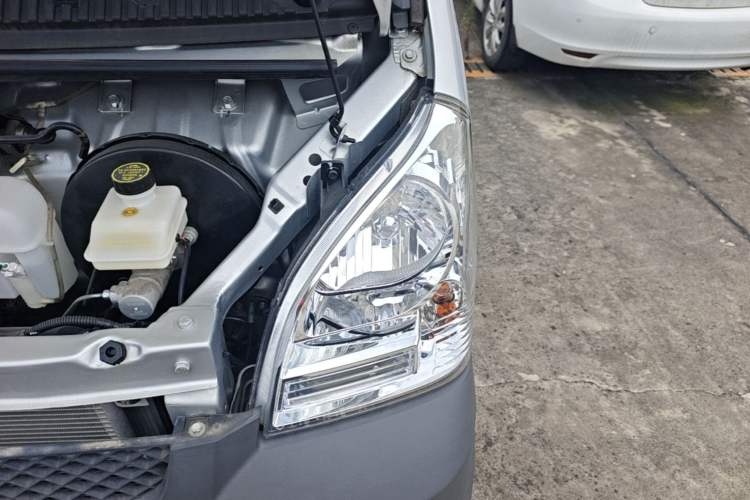 Used Wuling Rongguang Small Truck 2024 1.5L Single-Row Extra-Long LAR Engine Bay Left