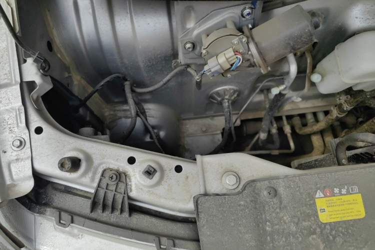 Used Wuling Rongguang Small Truck 2024 1.5L Double-Cab Extra-Long LAR Engine Bay Right