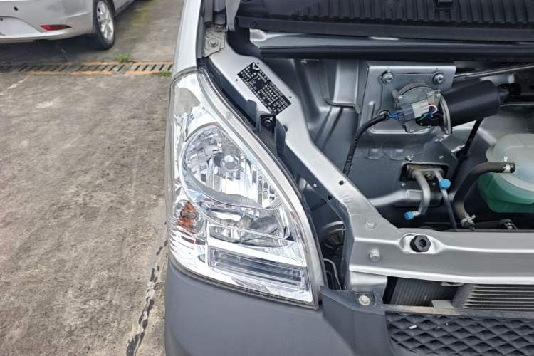 Used Wuling Rongguang Small Truck 2024 1.5L Single-Row Extra-Long LAR Engine Bay Right