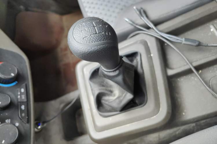 Used Wuling Rongguang Small Truck 2024 1.5L Double-Cab Extra-Long LAR Gear Lever