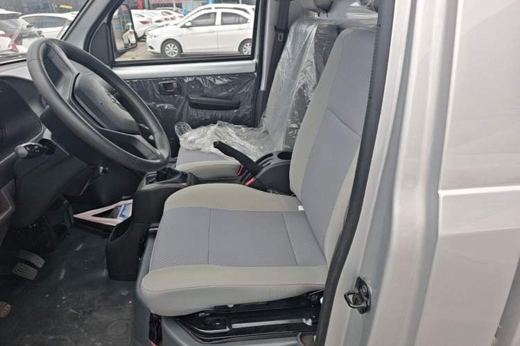 Used Wuling Rongguang Small Truck 2024 1.5L Single-Row Extra-Long LAR Left Rear Seat