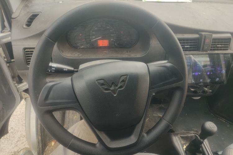 Used Wuling Rongguang Small Truck 2024 1.5L Double-Cab Extra-Long LAR Steering Wheel