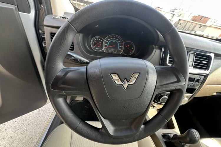 Used Wuling Rongguang V 2018 1.5L Standard Version Interior 10
