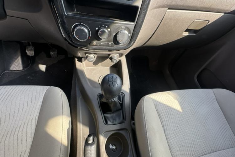 Used Wuling Rongguang V 2018 1.5L Standard Version Interior 5
