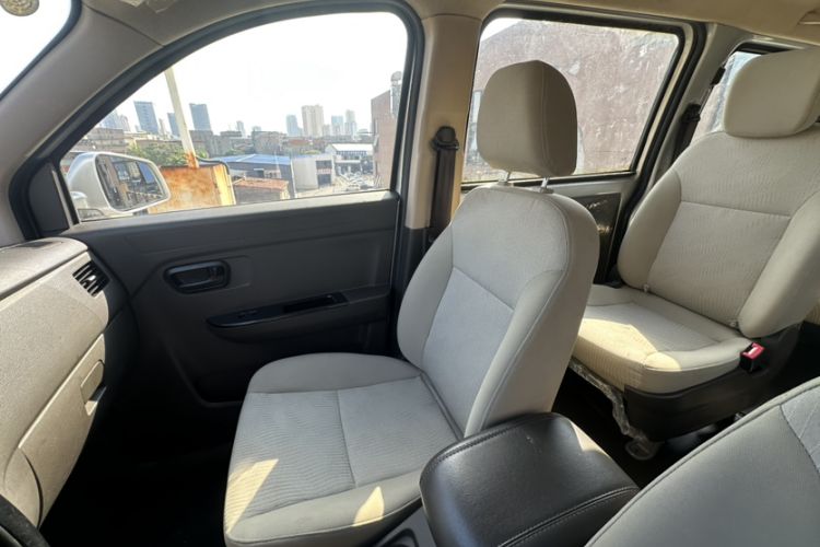 Used Wuling Rongguang V 2018 1.5L Standard Version Interior 7