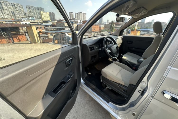Used Wuling Rongguang V 2018 1.5L Standard Version Interior 8