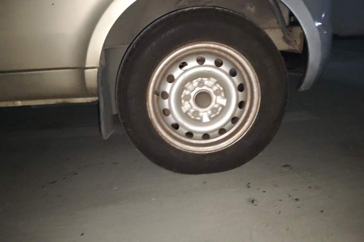 Used Wuling Rongguang V  Right Front Wheel Hub