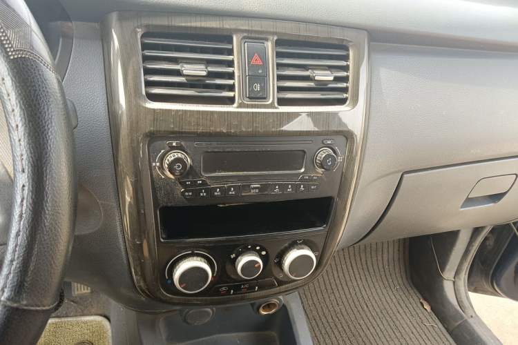 Used Wuling Rongguang V 2015 1.2L Base Version Audio And AC Panel