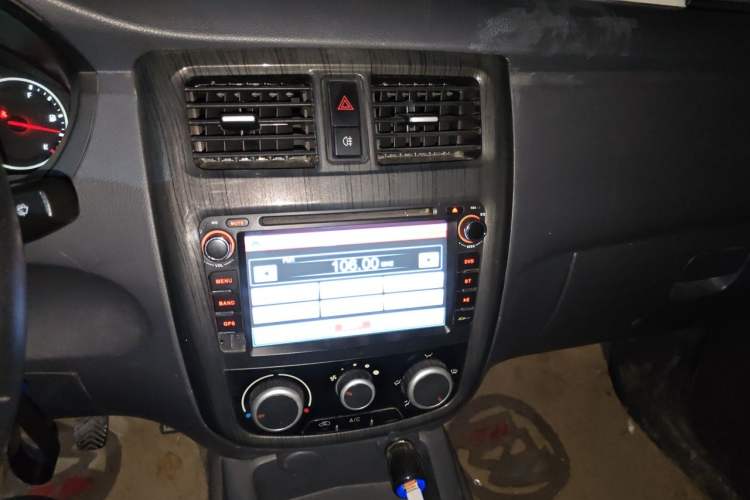 Used Wuling Rongguang V 2015 1.5L Base Version Audio And AC Panel