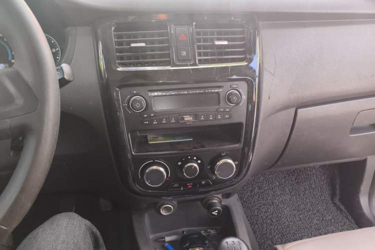 Used Wuling Rongguang V 2015 1.2L Standard Version Audio And AC Panel