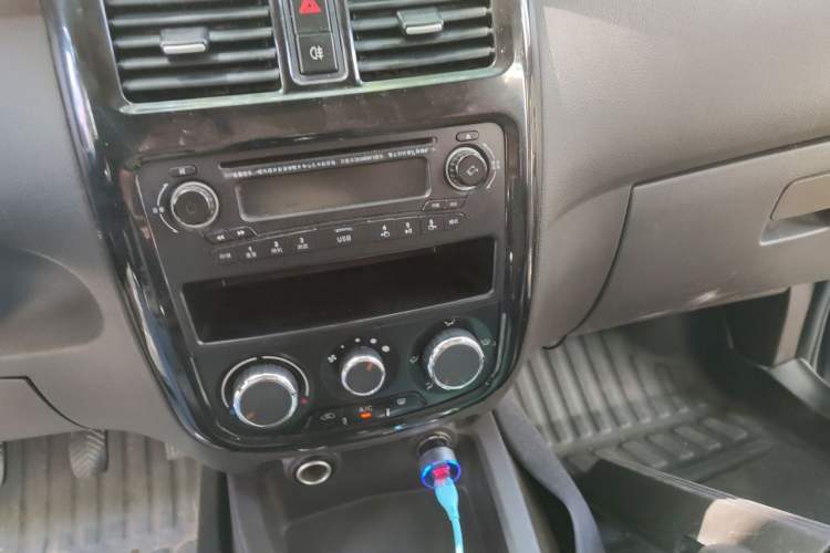 Used Wuling Rongguang V 2015 1.2L Standard Version Audio And AC Panel