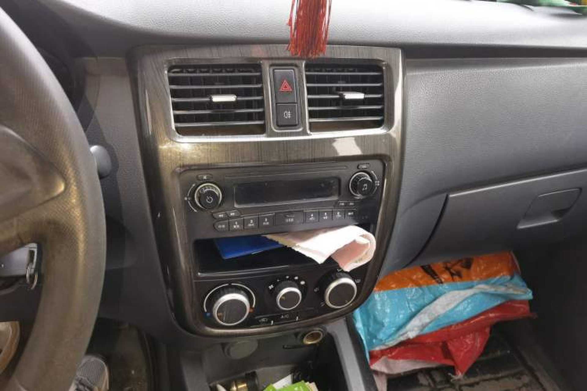 Used Wuling Rongguang V 2015 1.2L Base Version Audio And AC Panel
