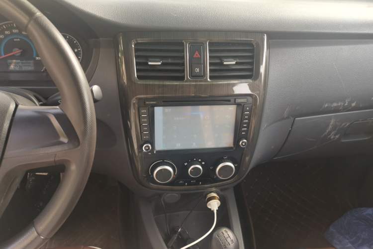Used Wuling Rongguang V 2015 1.2L Base Version Audio And AC Panel