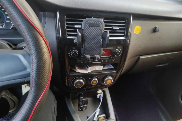 Used Wuling Rongguang V 2015 1.5L Standard Version Audio And AC Panel